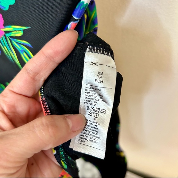 Old Navy Swimsuit - Picture 4 of 5